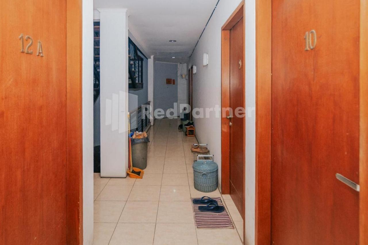 Отель De Lugano Scbd Syariah Mitra Reddoorz Джакарта Экстерьер фото