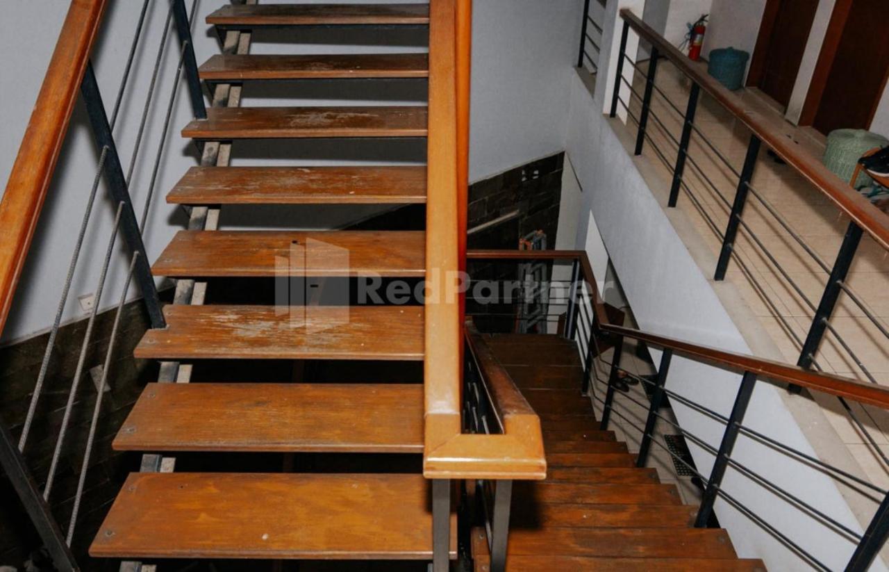 Отель De Lugano Scbd Syariah Mitra Reddoorz Джакарта Экстерьер фото